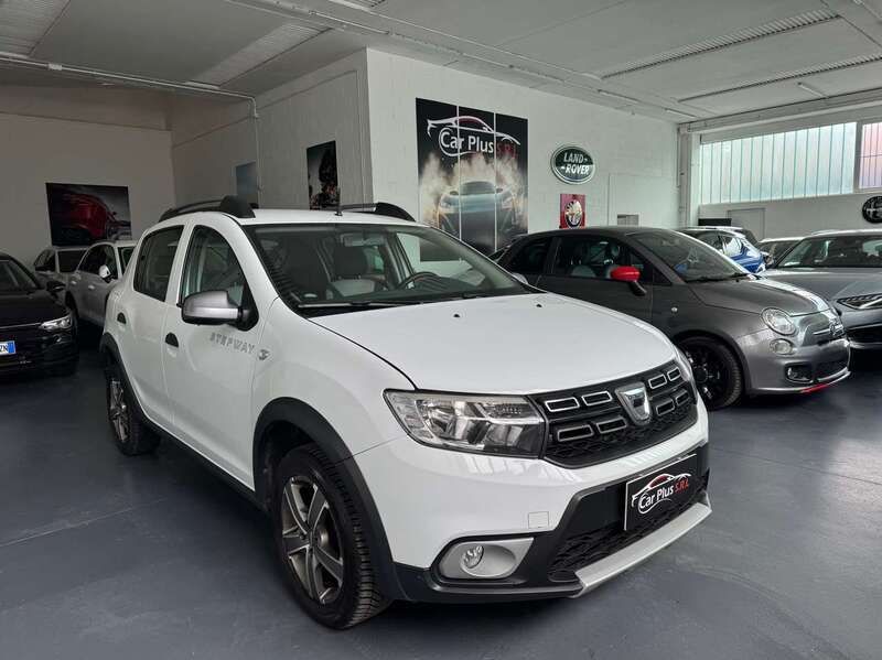 Bianco Usata 2017 Dacia Sandero Stepway Due volumi | 8990 € (Buon prezzo) - Immagine 1/4