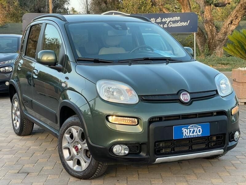 Verde Usata 2014 Fiat Panda 4x4 Lounge Due volumi | 12.800 € (Cara) - Immagine 1/4