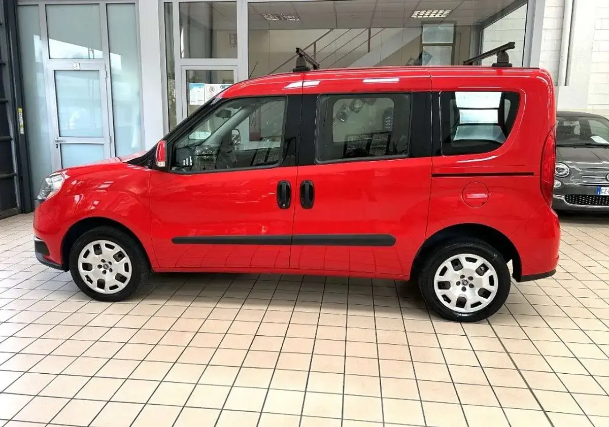 Usata Fiat Doblò Lounge 120 CV (88 kW) 2017 Rosso Monovolume