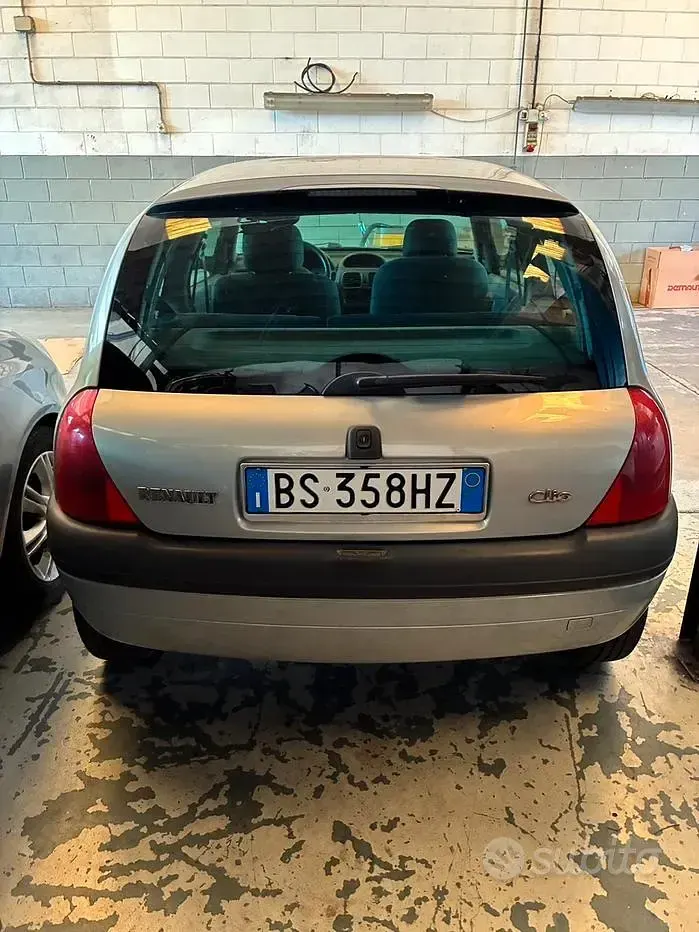 Usata Renault Clio 75 CV (55 kW) 2001 Grigio Berlina