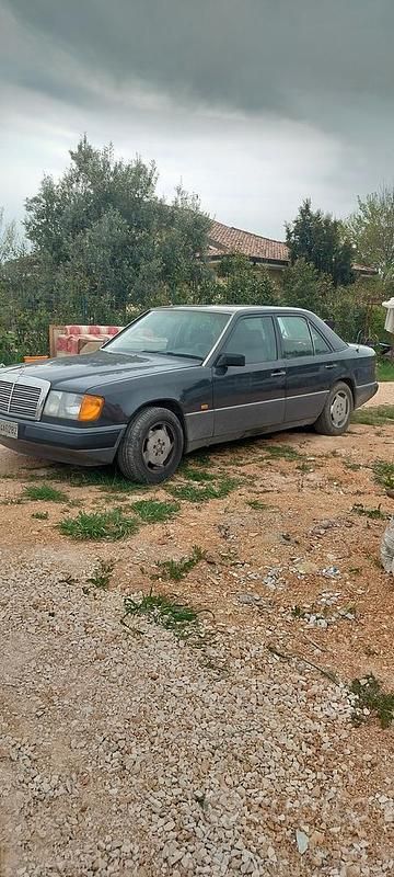 Usata Mercedes E200 1991 Nero Berlina