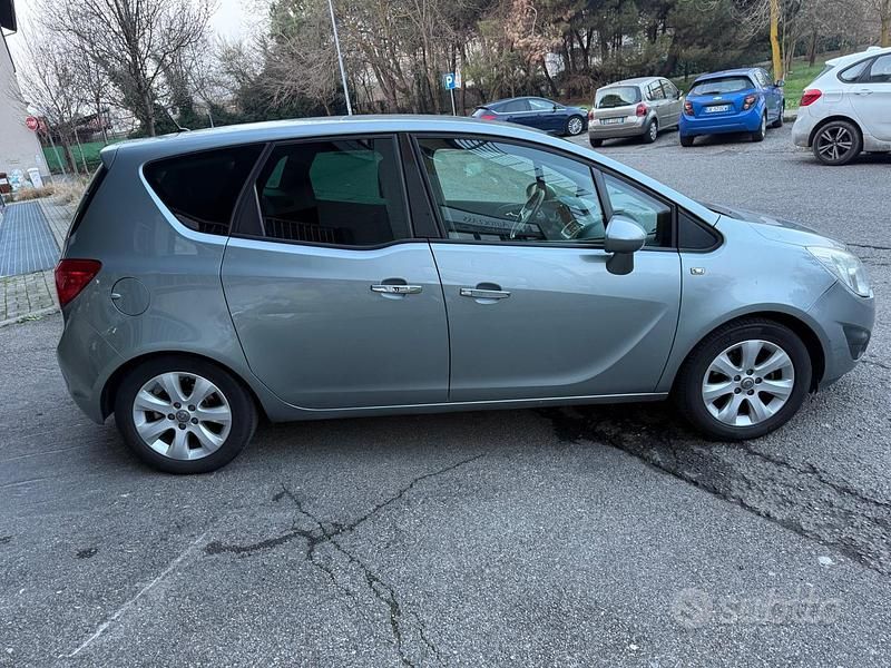 Usata Opel Meriva Cosmo 120 CV (88 kW) 2011 Blu Monovolume