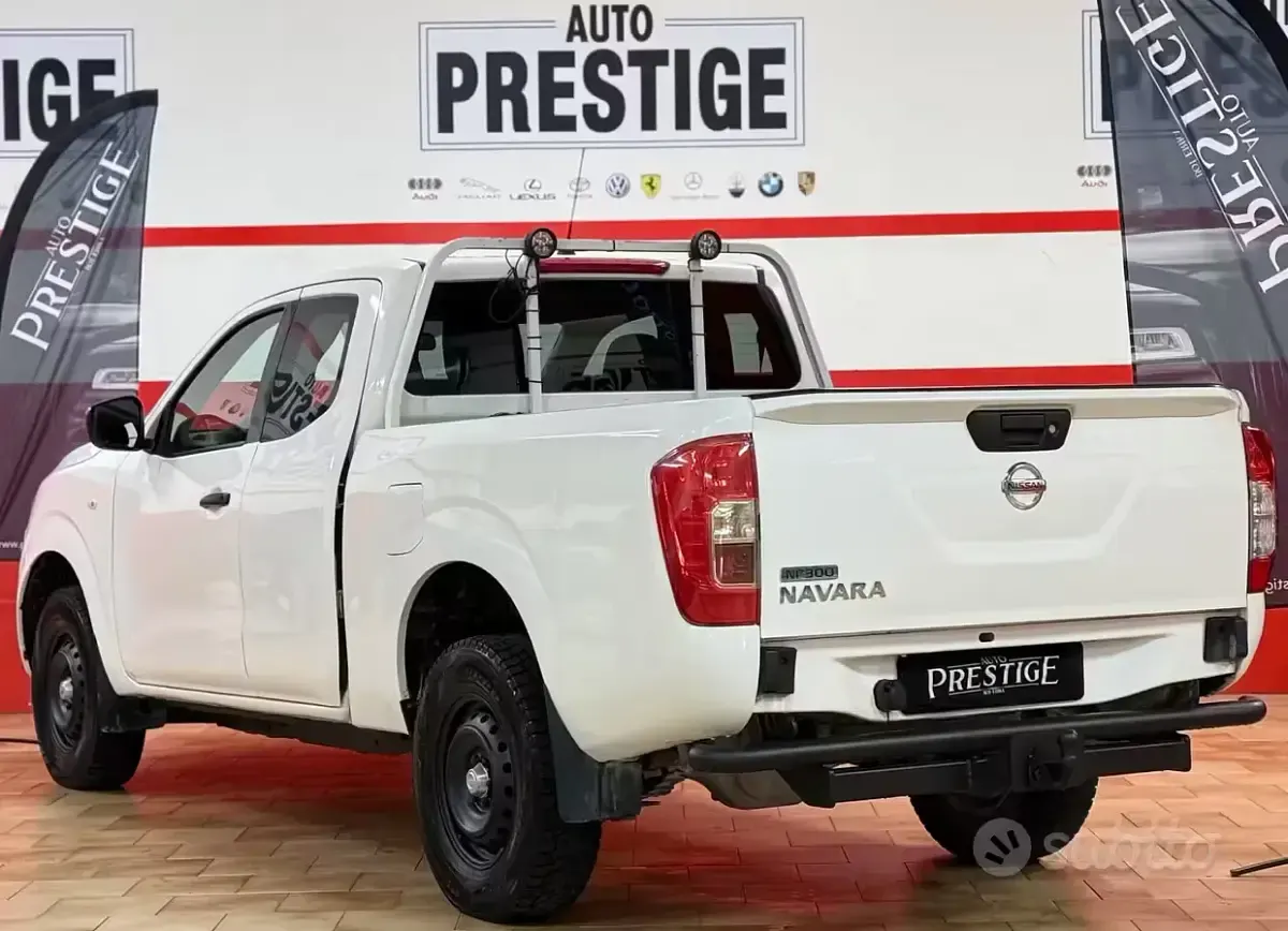 Second-hand Nissan Navara Tekna 190 CP (139 kW) 2016 Alb Pickup