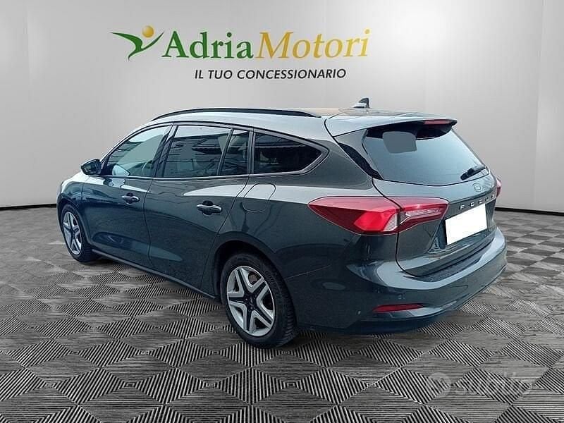 Usata Ford Focus ST 116 CV (85 kW) 2023 Grigio scuro Station wagon