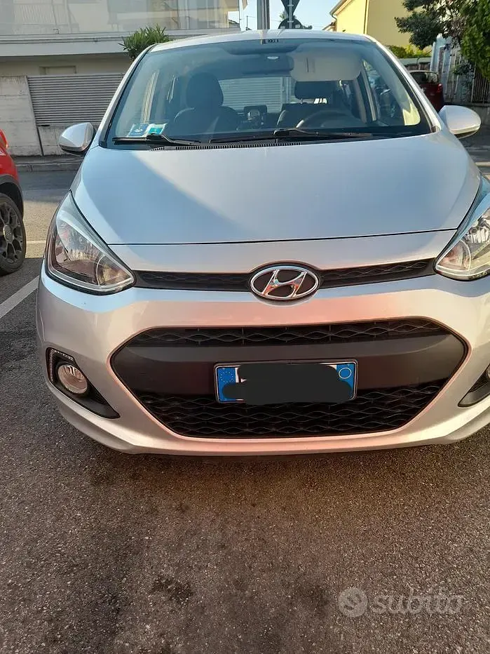 Usata Hyundai i10 69 CV (50 kW) 2015 Grigio Utilitaria