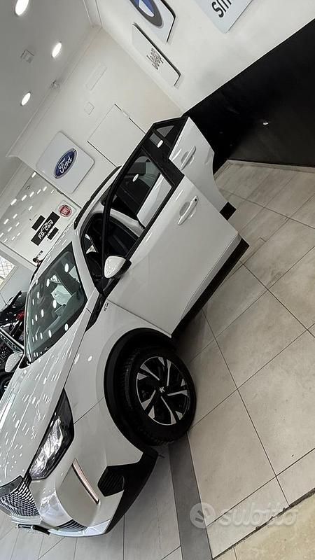 Usata Peugeot 2008 Allure 110 CV (80 kW) 2022 Bianco SUV