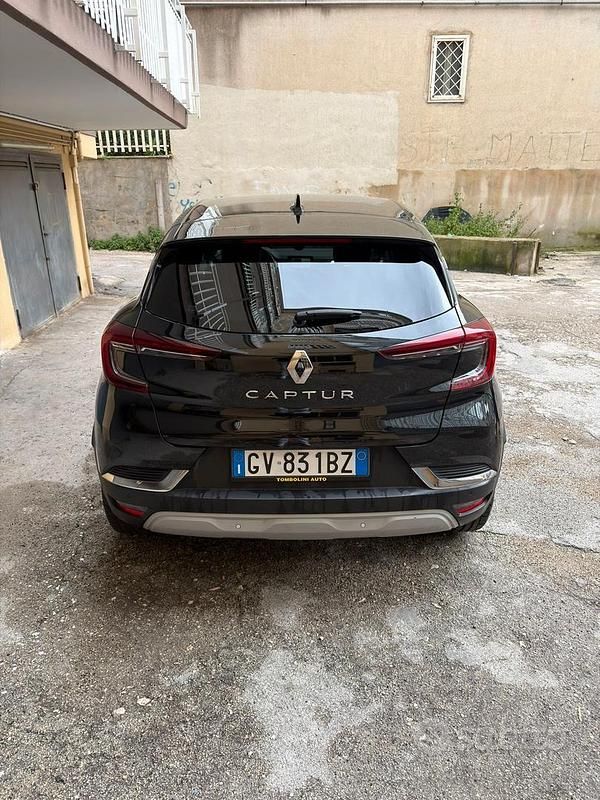 Usata Renault Captur 100 CV (73 kW) 2024 Nero SUV
