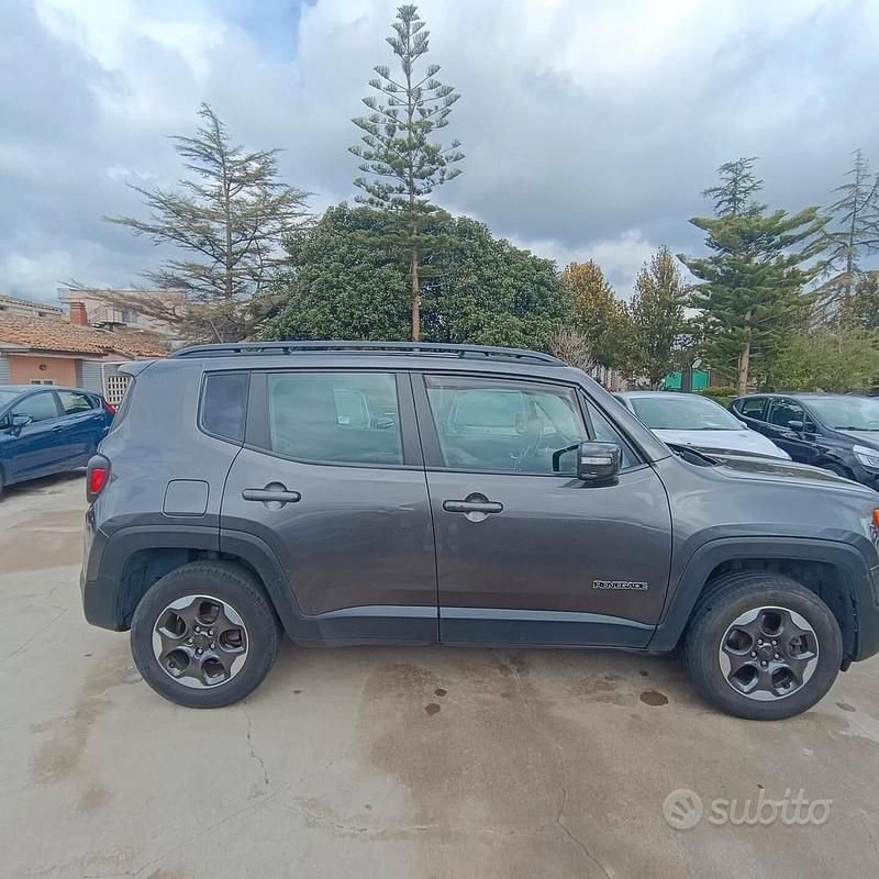 Usata Jeep Renegade 140 CV (102 kW) 2016 Grigio SUV
