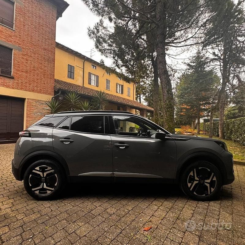 Usata Peugeot 2008 GT 131 CV (96 kW) 2024 Grigio SUV
