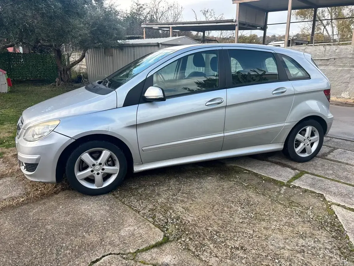 Usata Mercedes B180 116 CV (85 kW) 2009 Grigio Monovolume