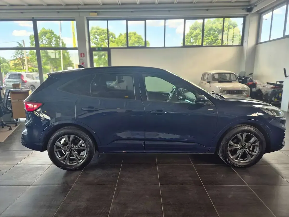 Usata Ford Kuga ST-Line 120 CV (88 kW) 2023 Blu/azzurro SUV