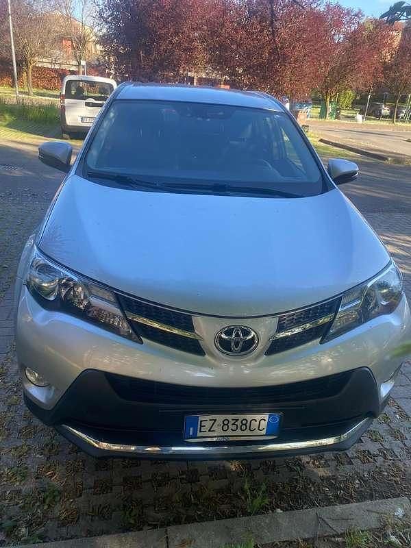 Usata Toyota RAV4 Active 143 CV (105 kW) 2015 Argento SUV