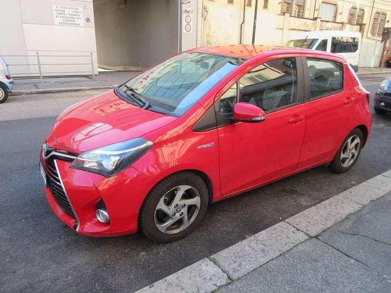 Usata Toyota Yaris Hybrid Active 75 CV (55 kW) 2017 Rosso Berlina