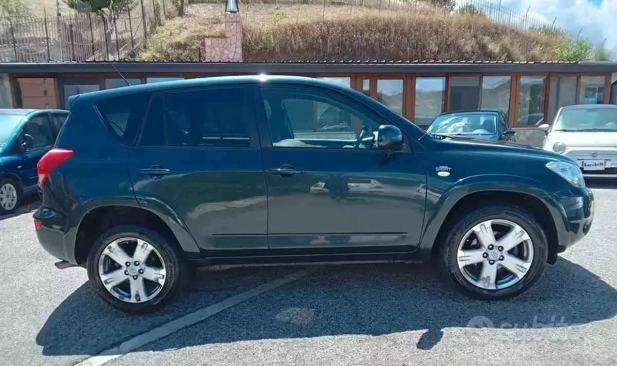 Usata Toyota RAV4 177 CV (130 kW) 2007 Verde SUV