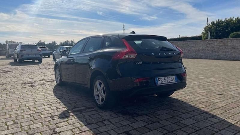 Usata Volvo V40 Business Edition 120 CV (88 kW) 2018 Nero Berlina