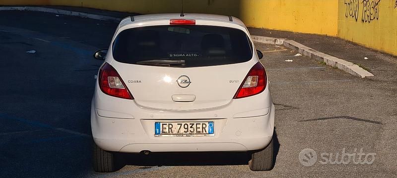 Bianco Usata 2013 Opel Corsa Tre volumi | 1600 € (Super prezzo) - Immagine 1/4