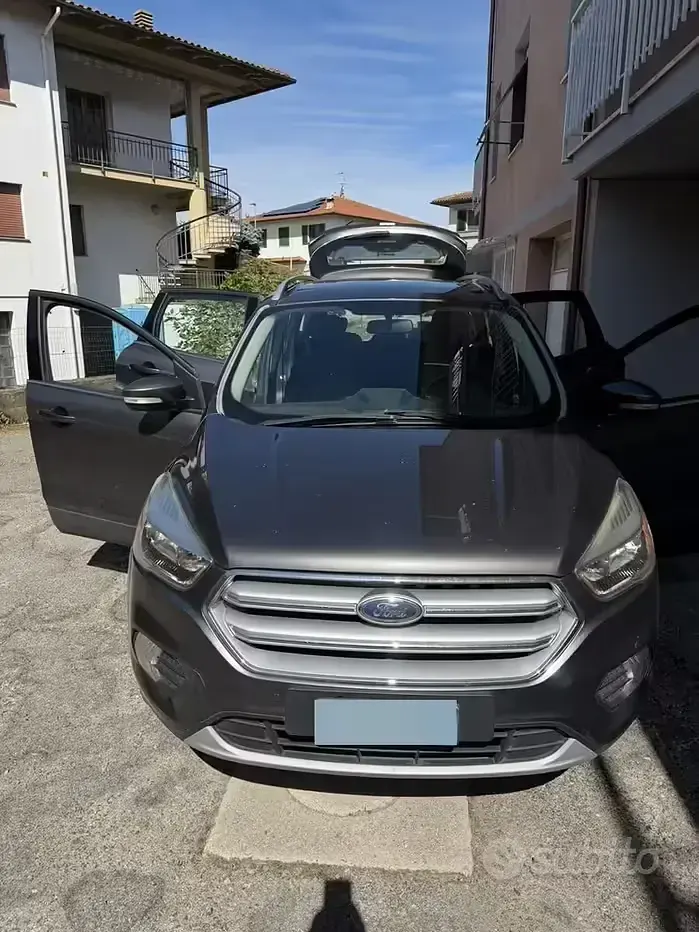 Usata Ford Kuga 120 CV (88 kW) 2016 Grigio SUV