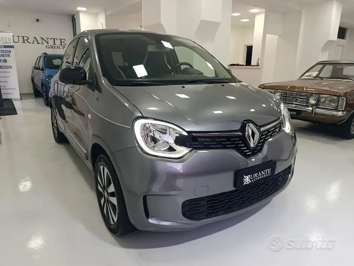 Usata Renault Twingo Techno 30 kW (42 CV) 2023 Grigio Utilitaria
