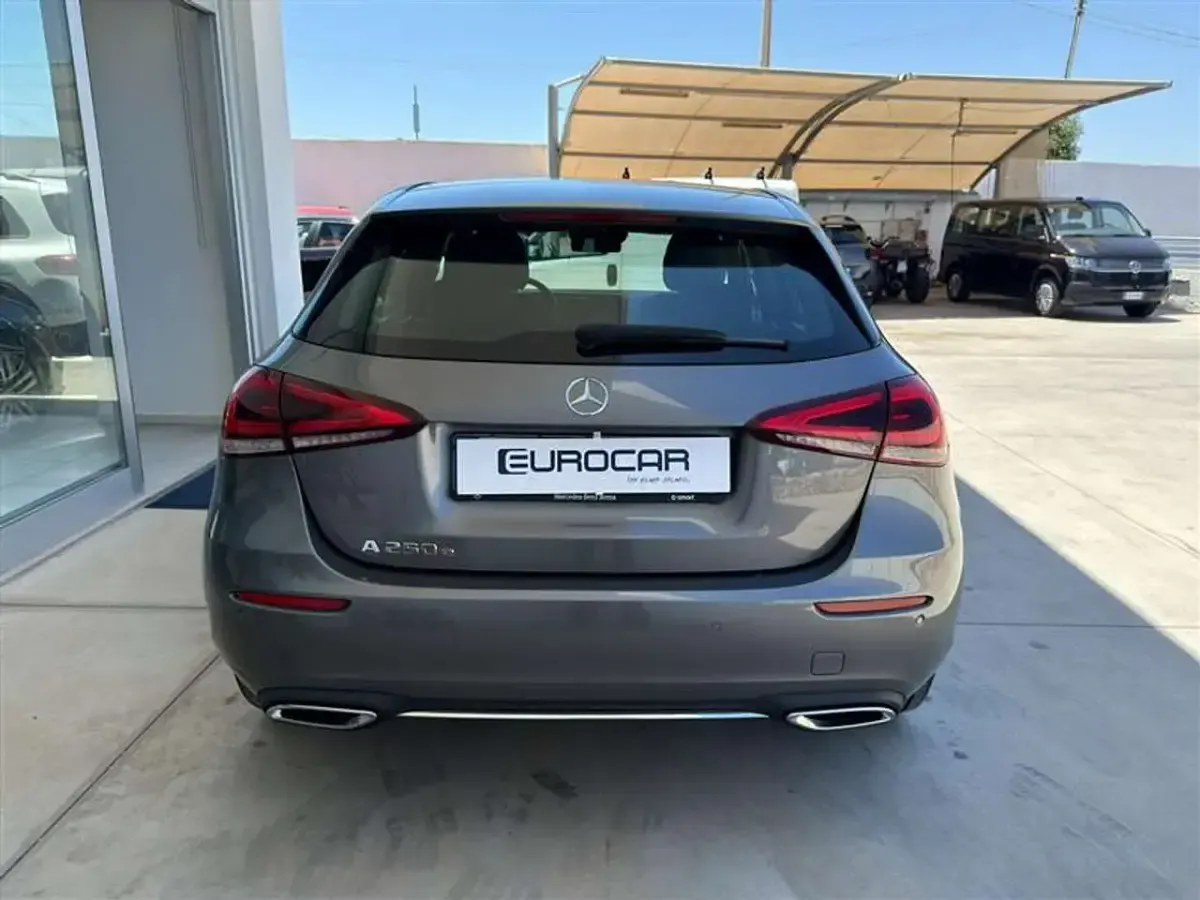 Usata Mercedes A250 160 CV (117 kW) 2022 Grigio / gray Berlina