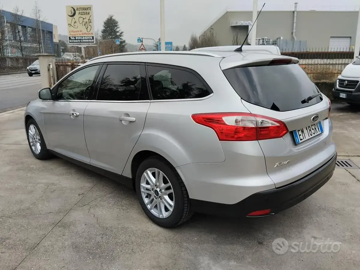 Usata Ford Focus Titanium 95 CV (69 kW) 2012 Grigio Station wagon