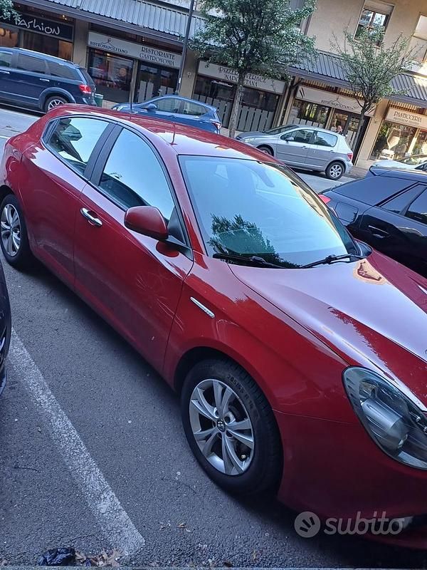 Usata Alfa Romeo Giulietta Progression 120 CV (88 kW) 2015 Rosso Utilitaria