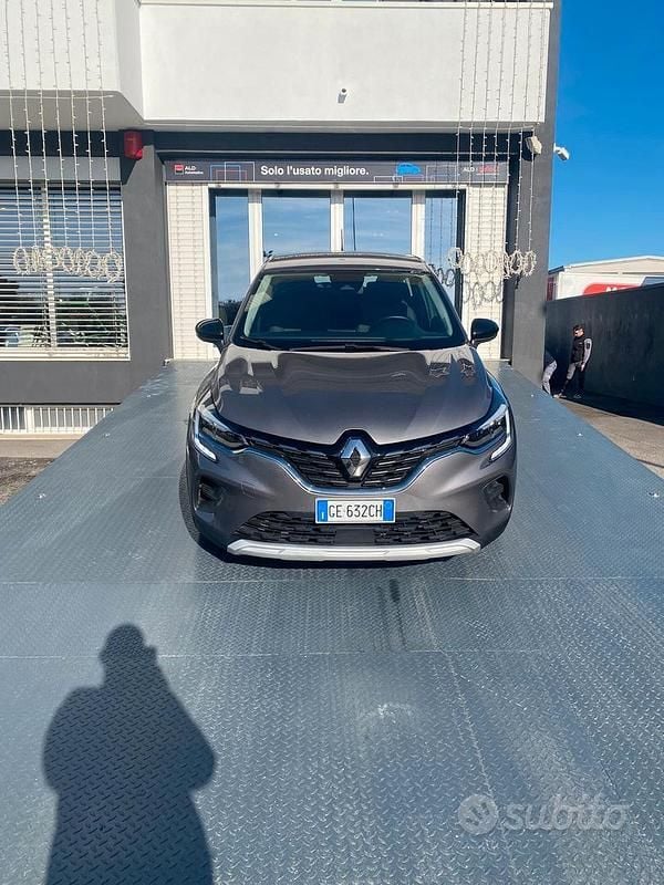 Usata Renault Captur Business 116 CV (85 kW) 2021 Grigio SUV