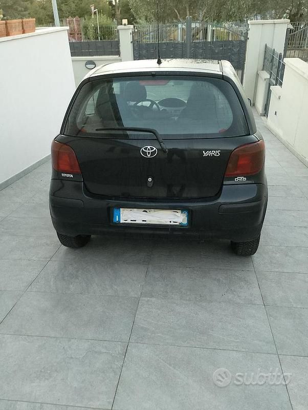 Usata Toyota Yaris 2004 Nero Utilitaria
