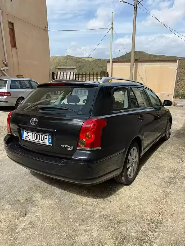 Second-hand Toyota Avensis 116 CP (85 kW) 2005 Negru Break