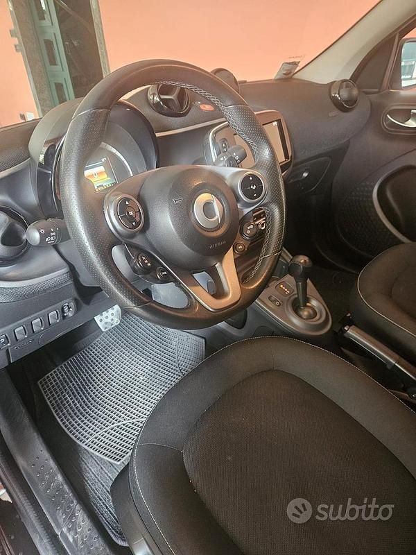 Usata Smart ForFour 2021 Rosso Utilitaria