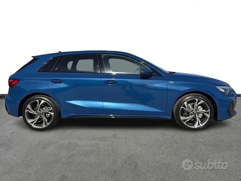 Nuova Audi A3 S-Line 150 CV (110 kW) 2026 Blu Berlina