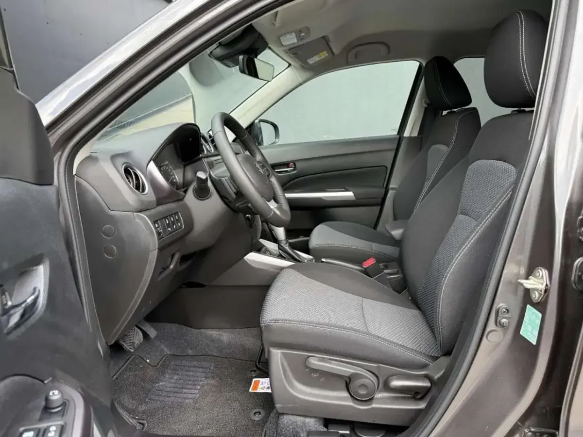 Nuova Suzuki Vitara Comfort 110 CV (80 kW) 2026 Grigio SUV