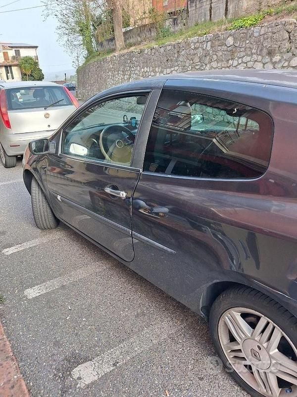 Usata Renault Clio II 98 CV (72 kW) 2007 Berlina