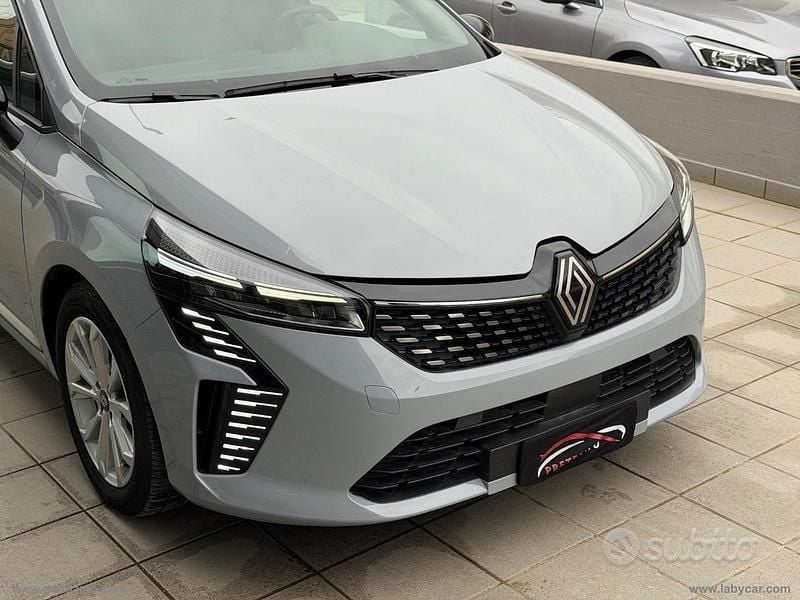 Usata Renault Clio V Business 67 CV (49 kW) 2023 Grigio Berlina