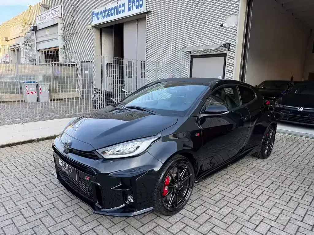 Usata Toyota Yaris 261 CV (191 kW) 2024 Nero Utilitaria