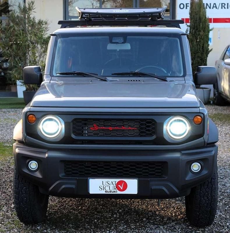Usata Suzuki Jimny 102 CV (75 kW) 2024 Grigio islanda SUV