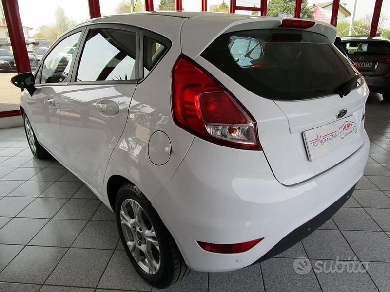 Usata Ford Fiesta Business Edition 75 CV (55 kW) 2015 Bianco Berlina