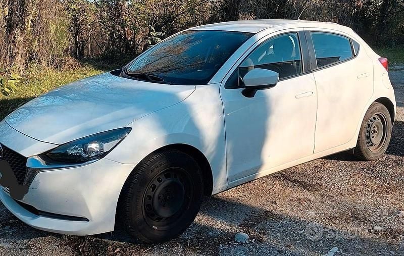 Usata Mazda 2 90 CV (66 kW) 2020 Bianco Berlina