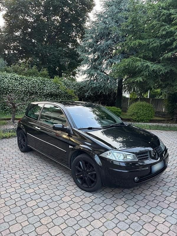 Nero Usata 2003 Renault Mégane II Dynamique Tre volumi | 1300 € (Ottimo prezzo) - Immagine 1/4