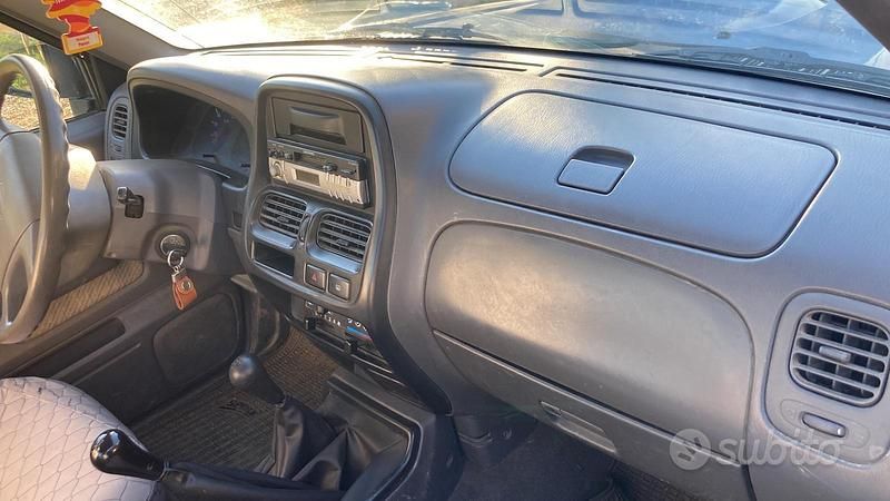 Usata Nissan Navara 2001 Blu Pick-up
