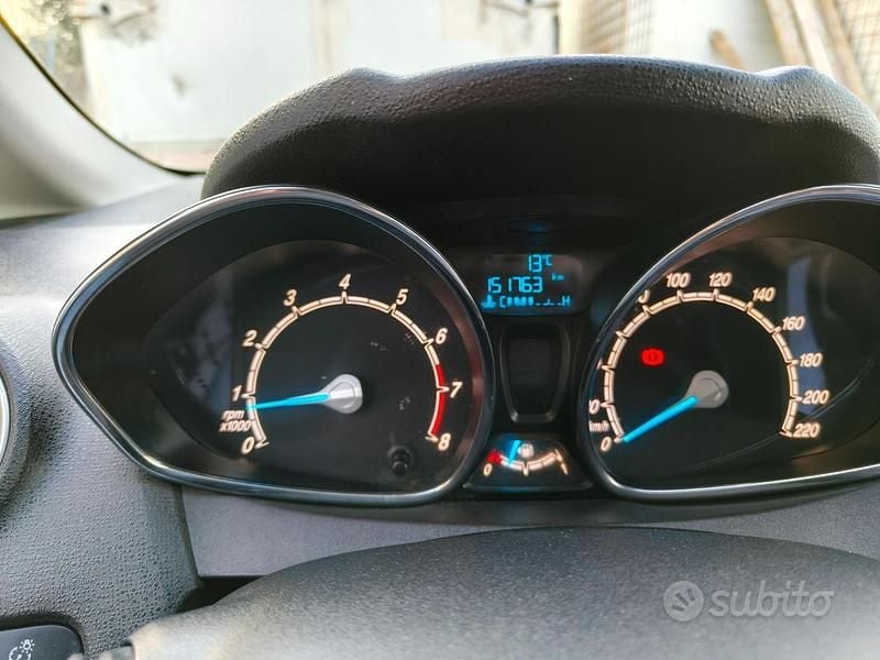 Usata Ford Fiesta Titanium 92 CV (67 kW) 2014 Bianco Utilitaria