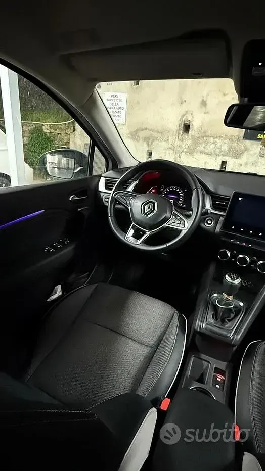 Usata Renault Captur 91 CV (66 kW) 2023 Grigio SUV