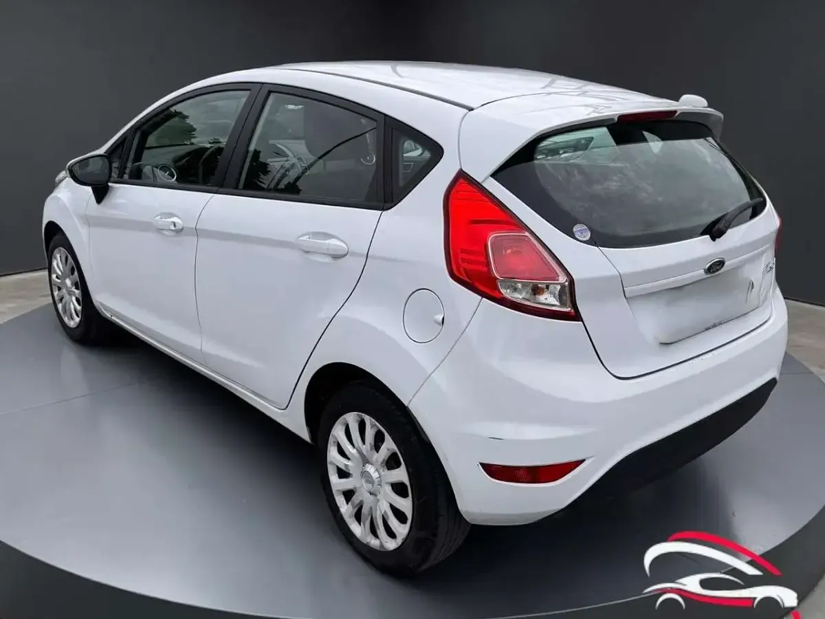 Usata Ford Fiesta Titanium 92 CV (67 kW) 2013 Bianco Berlina