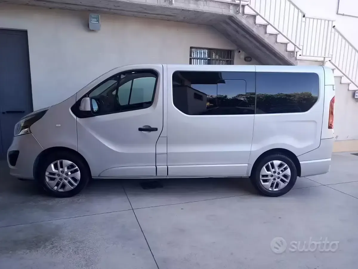 Usata Opel Vivaro 125 CV (91 kW) 2017 Grigio Monovolume