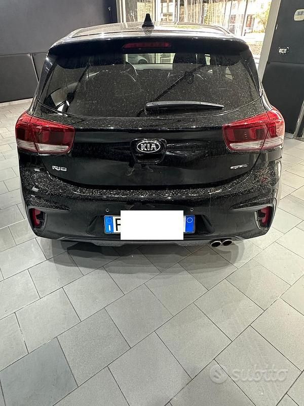 Usata Kia Rio GT-Line 120 CV (88 kW) 2019 Nero Berlina
