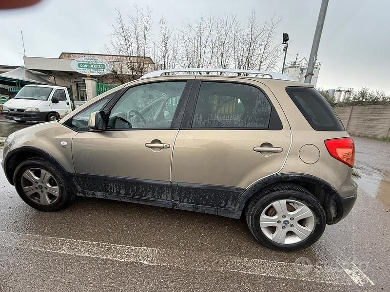 Usata Fiat Sedici 120 CV (88 kW) 2008 Grigio SUV