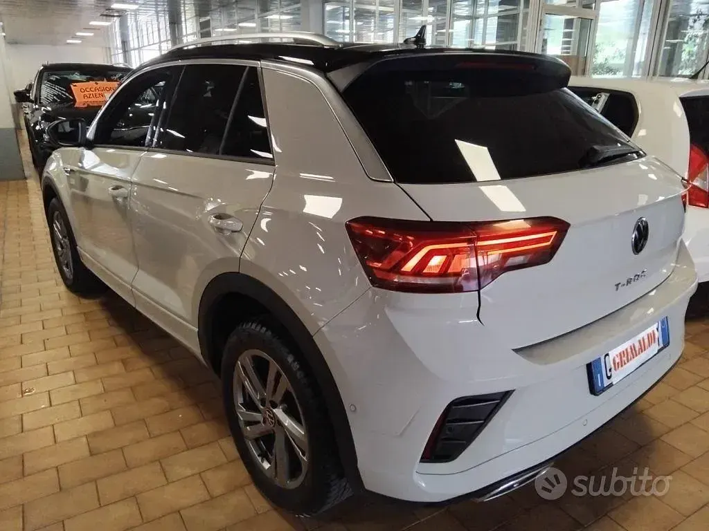 Usata VW T-Roc R-line 150 CV (110 kW) 2024 Ascot grey/nero / metallizzato SUV
