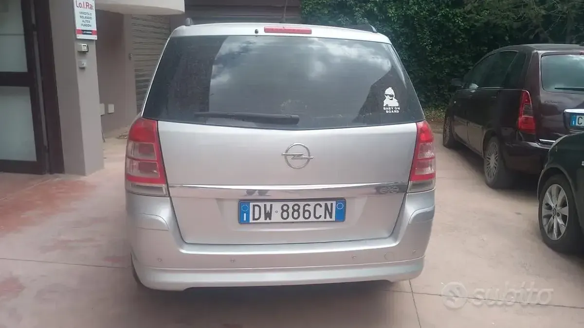 Usata Opel Zafira 120 CV (88 kW) 2009 Grigio Monovolume