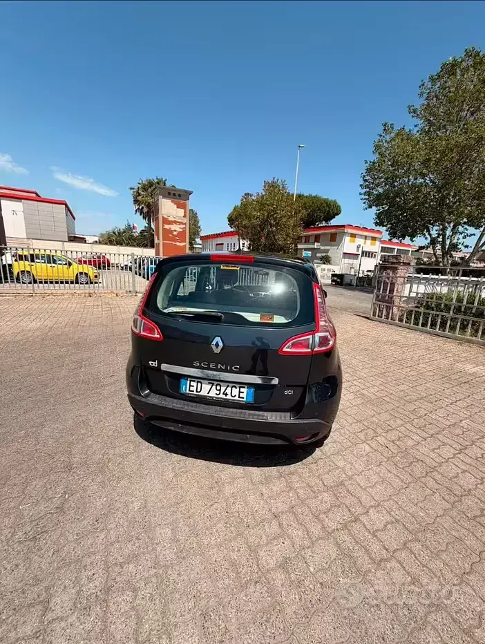 Usata Renault Scénic 110 CV (80 kW) 2010 Nero Monovolume