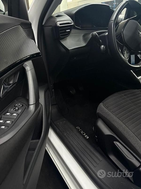 Usata Peugeot 2008 Allure 101 CV (74 kW) 2021 Bianco SUV