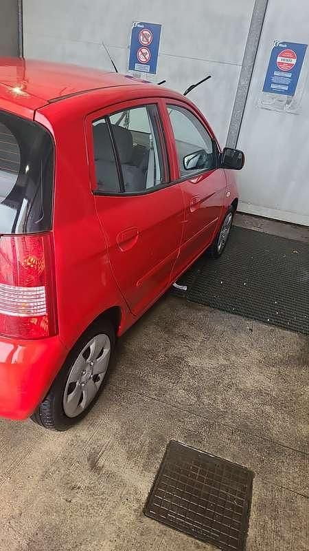 Begagnad Kia Picanto EX 65 HK (47 kW) 2006 Röd Halvkombi